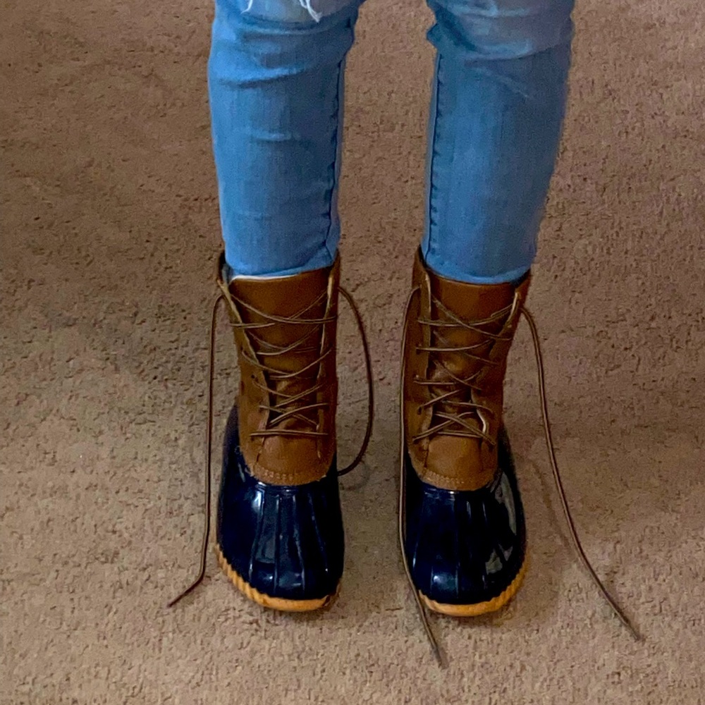 DUCK BOOTS